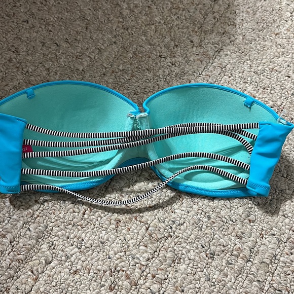 Victoria Secret strapless 34D - Picture 2 of 2